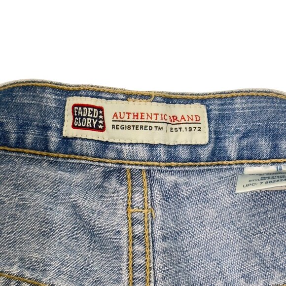Faded Glory Womens Classic Utility Denim Shorts Size 18 Light Blue 6.5 Inseam - Picture 3 of 11